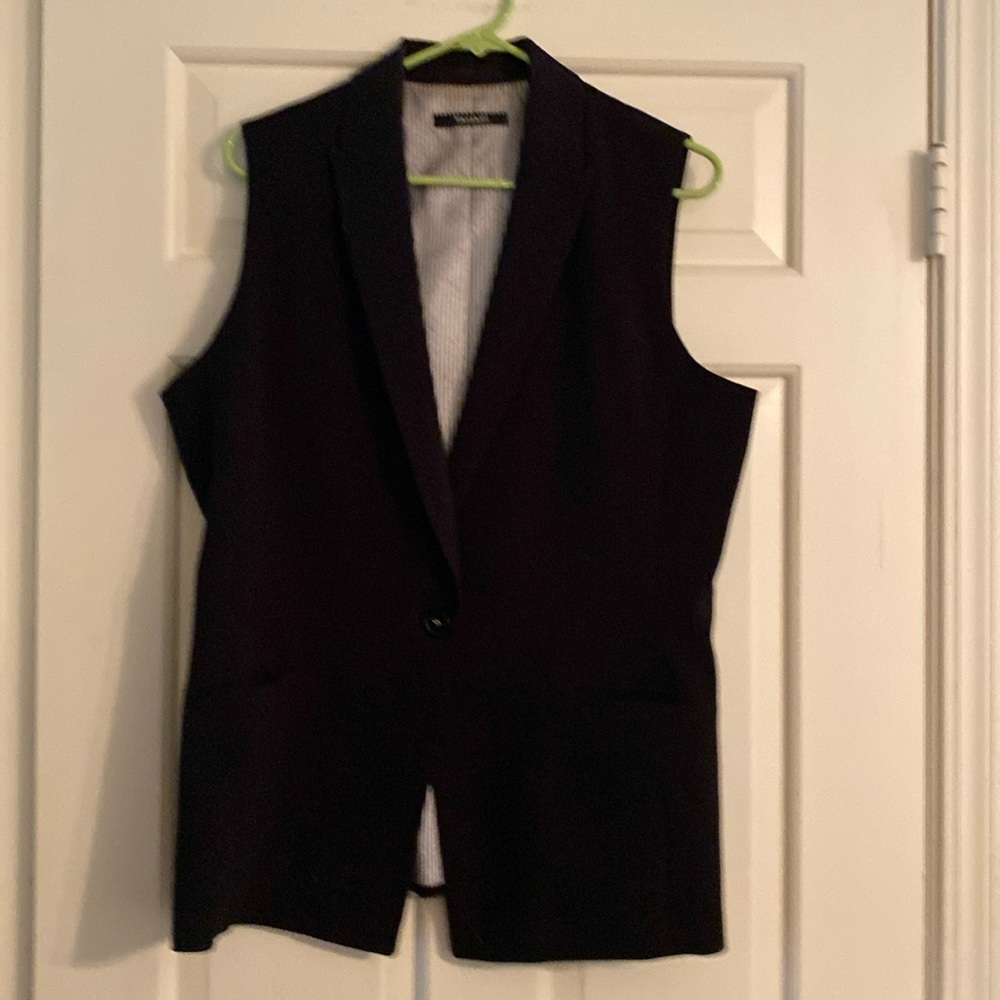 Tahari sleeveless vest. Classy for work!